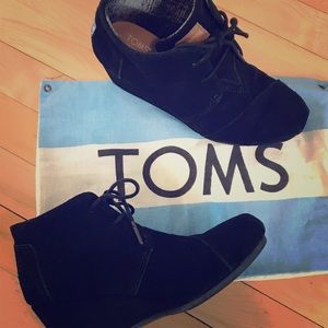Toms black wedge booties